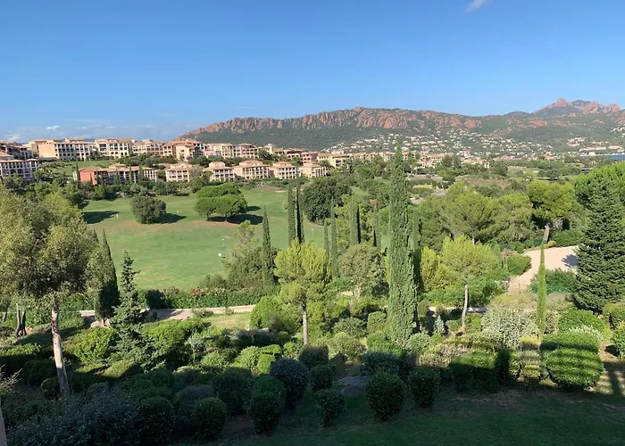 Raphael, Cap Esterel Le Hameau. Vue Saint-Raphaël